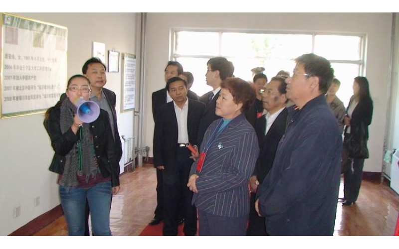 全國政協(xié)十一屆委員會委員、第六屆全國人大代表洪梅香蒞臨公司指導(dǎo)工作